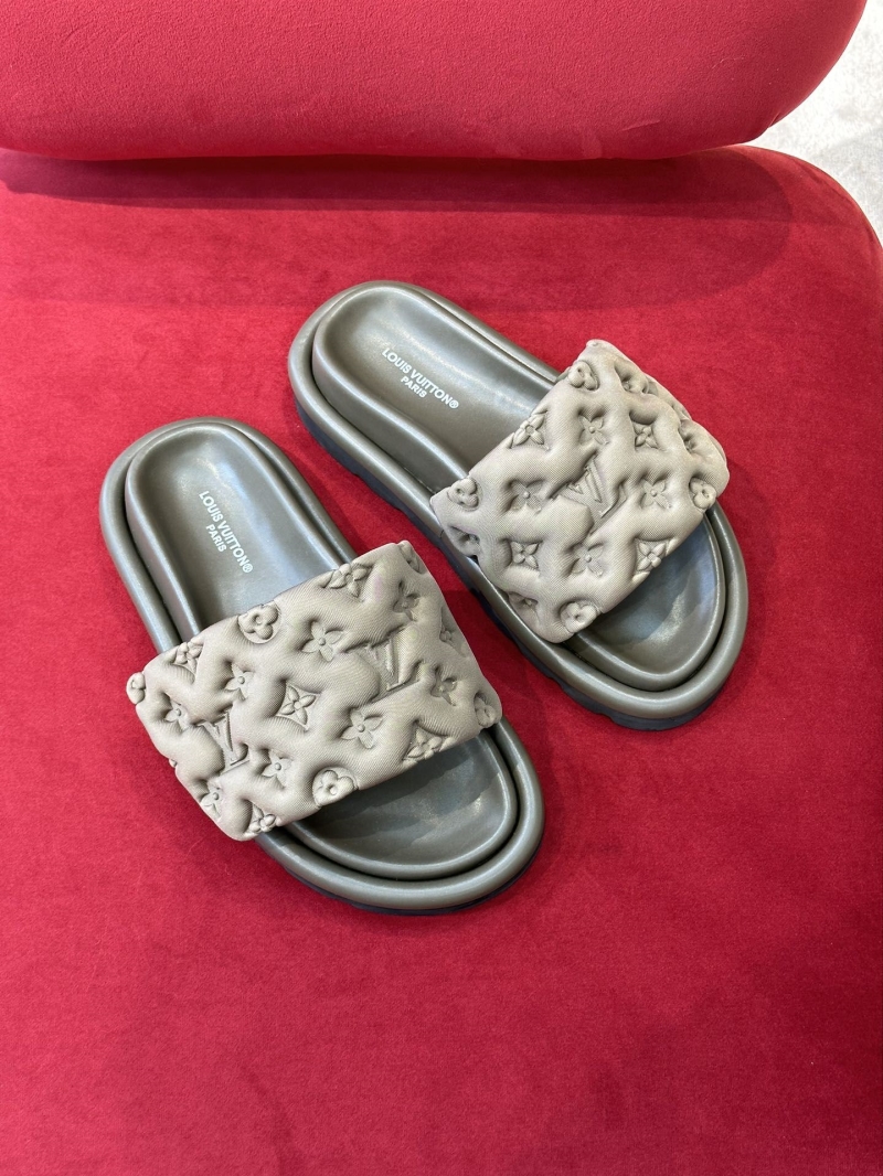 l0vis Vvtt0n slippers